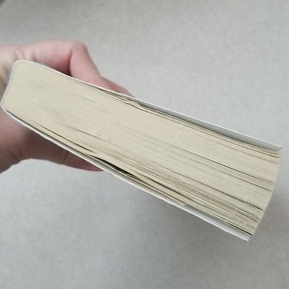 The Woman in Cabin 10 paperback book - Picture 5 of 6